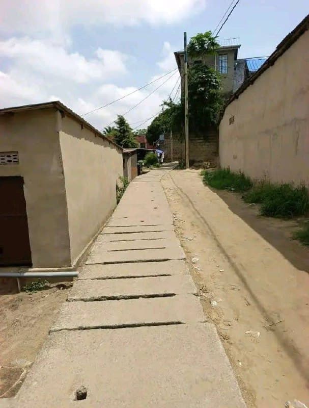 Parcelle résidentielle à vendre à Montngafula, Kinshasa - Image 3