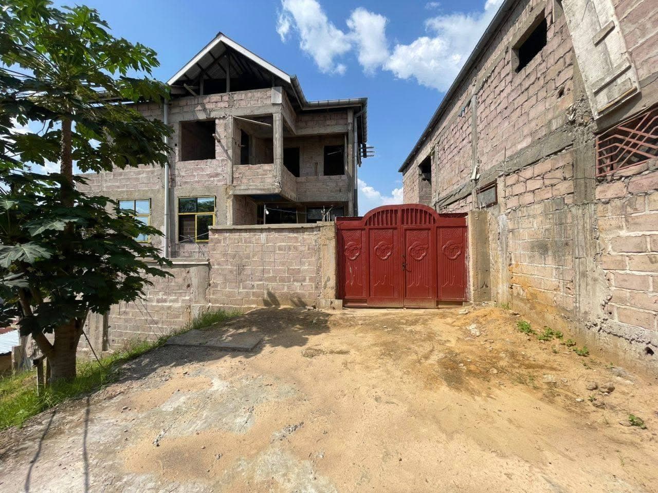 Parcelle avec maison R+1 à Ngaliema, Mbinza - Image 2