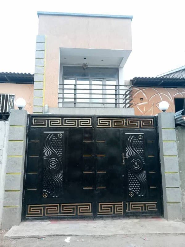 Parcelle avec maison 4 chambres à louer à Lemba Terminus, Kinshasa