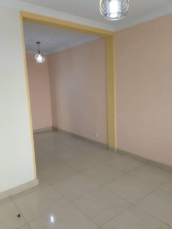 Parcelle avec maison 4 chambres à louer à Lemba Terminus, Kinshasa - Image 2