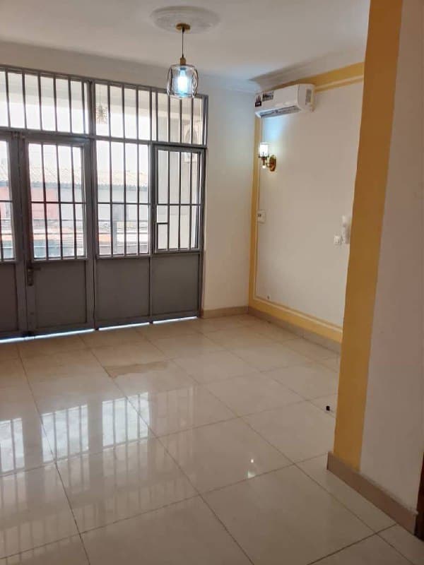 Parcelle avec maison 4 chambres à louer à Lemba Terminus, Kinshasa - Image 3