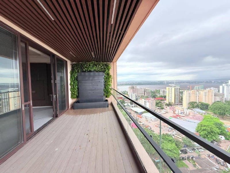 Appartement 3 chambres en vente à Gombe, Kinshasa - 325m² avec piscine et équipements premium - Image 2