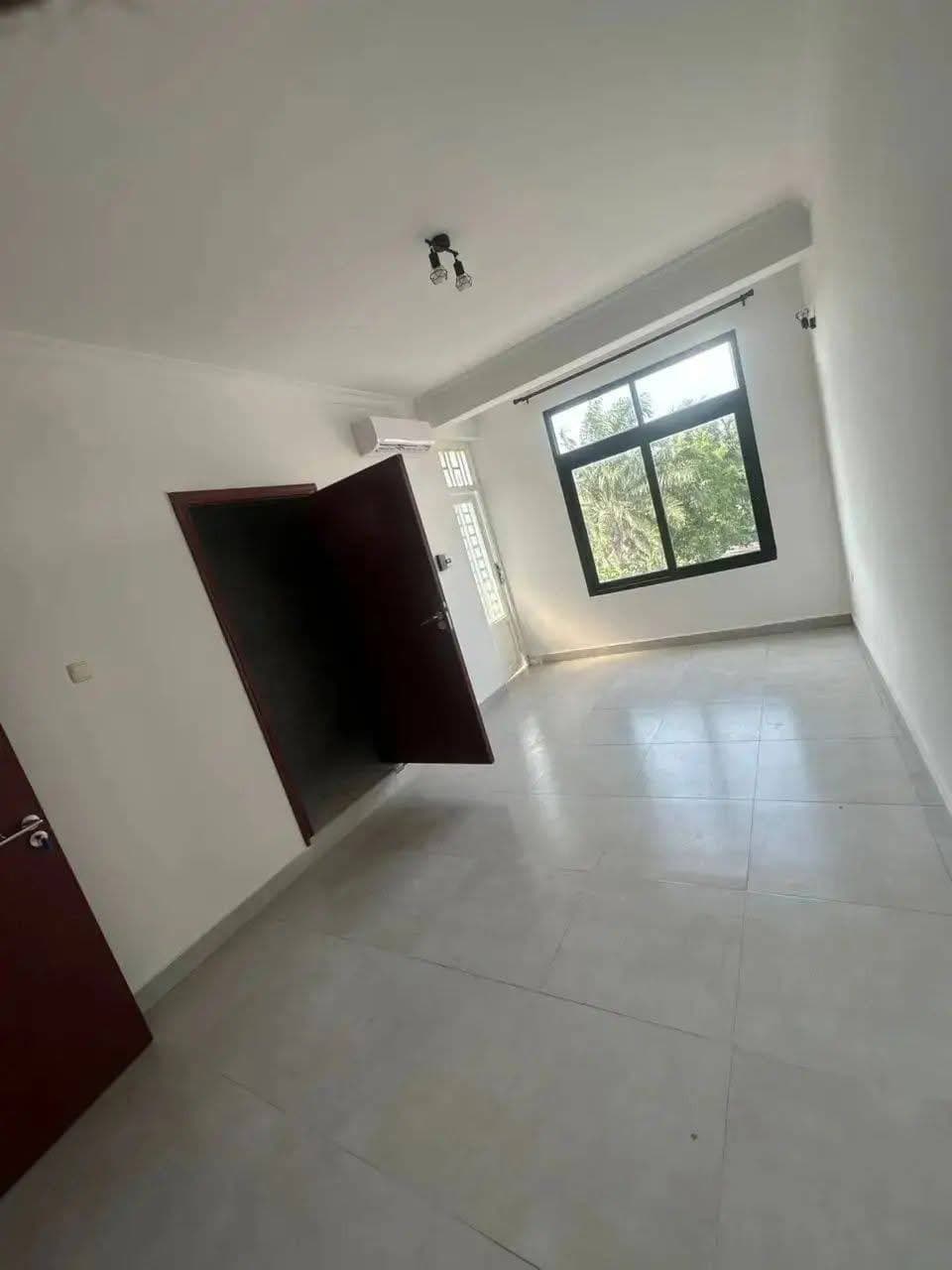 Joli appartement 3 chambres à Ngaliema - Image 2