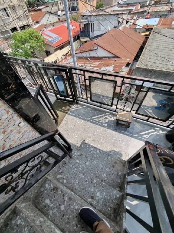 Immeuble de 3 niveaux à revenus locatifs - Lemba-Foire, Kinshasa - Image 2