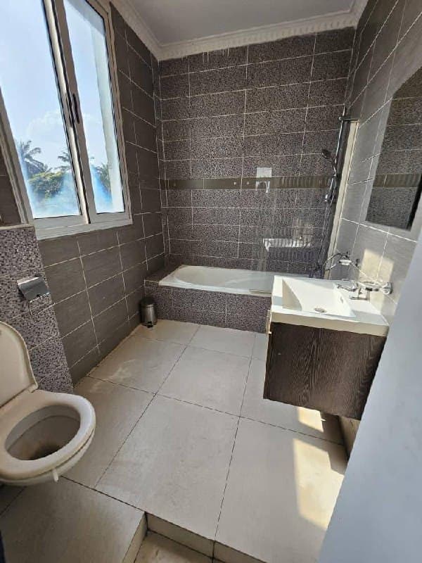 Grand appartement en location à Ngaliema - 3 chambres avec piscine