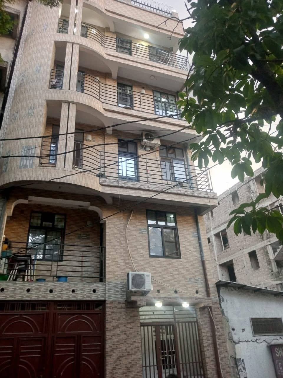 R+4 à vendre à Lingwala - Avenue Tshuapa - Immeuble rentable - Image 2