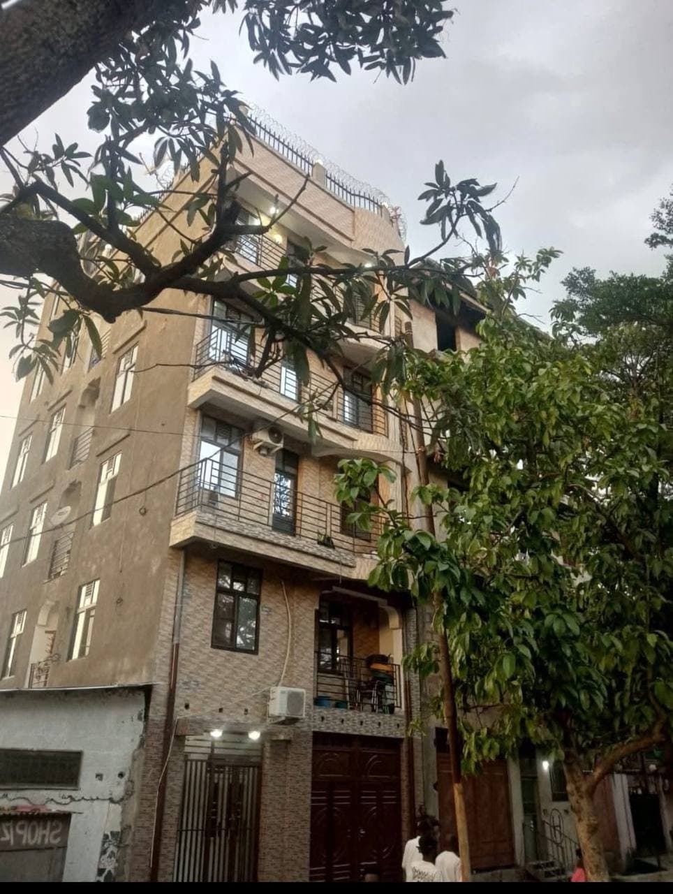 R+4 à vendre à Lingwala - Avenue Tshuapa - Immeuble rentable - Image 3