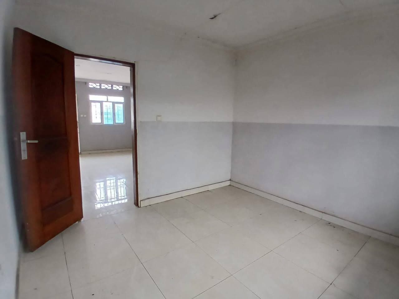 Maison moderne à Pompage avec 3 chambres et grands parkings - Image 2